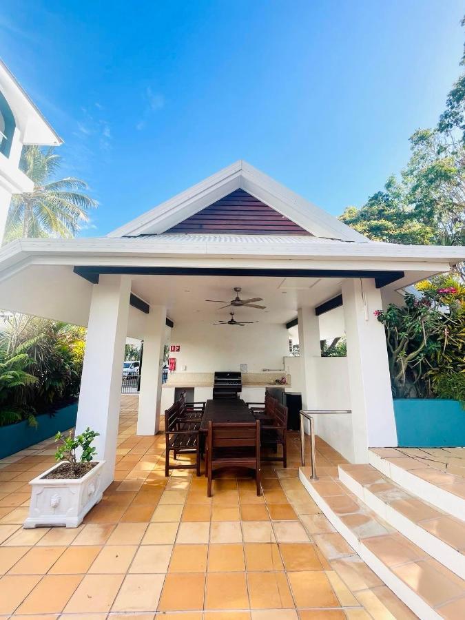 Beachview Apartments At Villa Paradiso Palm Cove Exterior photo
